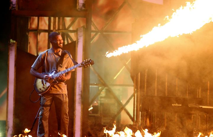 Ο Dave με την κιθάρα του που έβγαζε φωτιές (Photo by Joel C Ryan/Invision/AP)