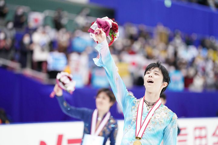 昨年末の全日本選手権では優勝し、笑顔を見せた（2021年12月26日撮影）