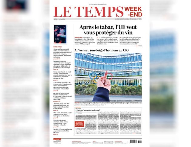 La Une du quotidien suisse affiche le doigt d'honneur de l'artiste chinois Ai