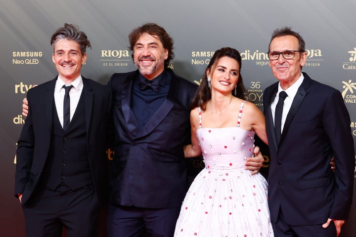 El posado de los cuatro nominados al Oscar: Penélope Cruz, Javier Bardem, Alberto Iglesias y Alberto Mielgo.