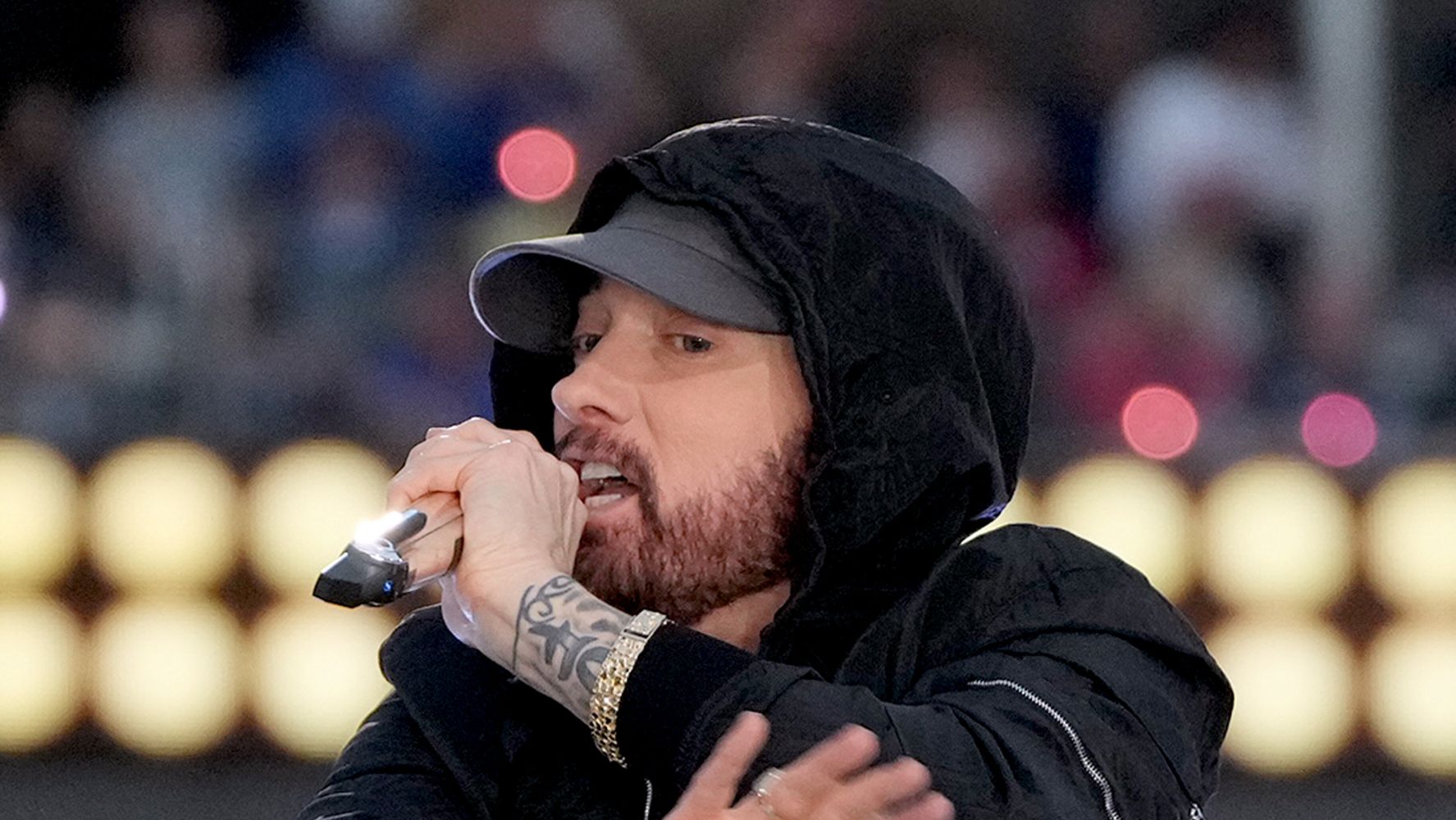 Eminem Takes A Knee In The Middle Of Super Bowl 2022 Halftime Show 