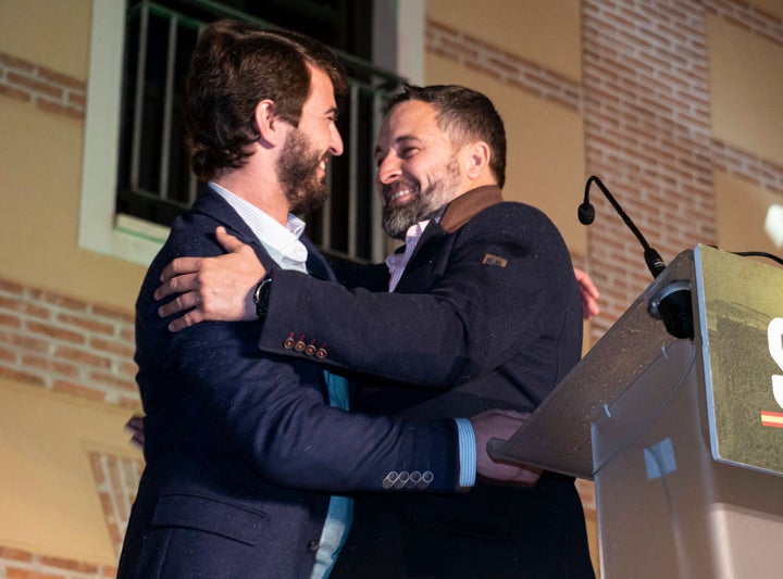 Juan García-Gallardo se abraza a Santiago Abascal en Valladolid.