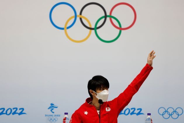 会見に臨む羽生結弦選手  (Photo by Fred Lee/Getty Images)