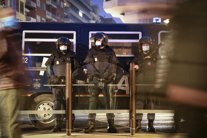 Varios agentes de la Policía Nacional en un dispositivo en Madrid.