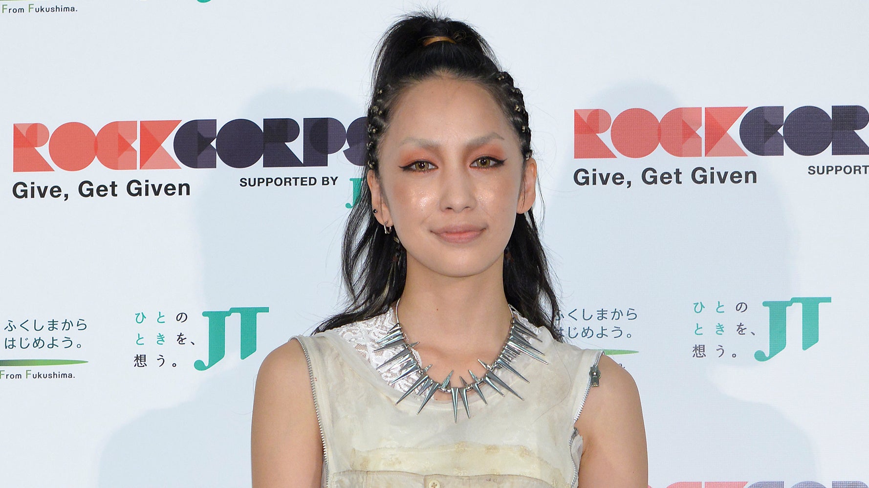中島美嘉さん 髪をピンクと紫に 似合いすぎる かわいい と反響 画像集 ハフポスト アートとカルチャー 中島美嘉さん 髪をピンクと紫に 似合いすぎる かわいい と反響 画像集 ハフポスト アートとカルチャー