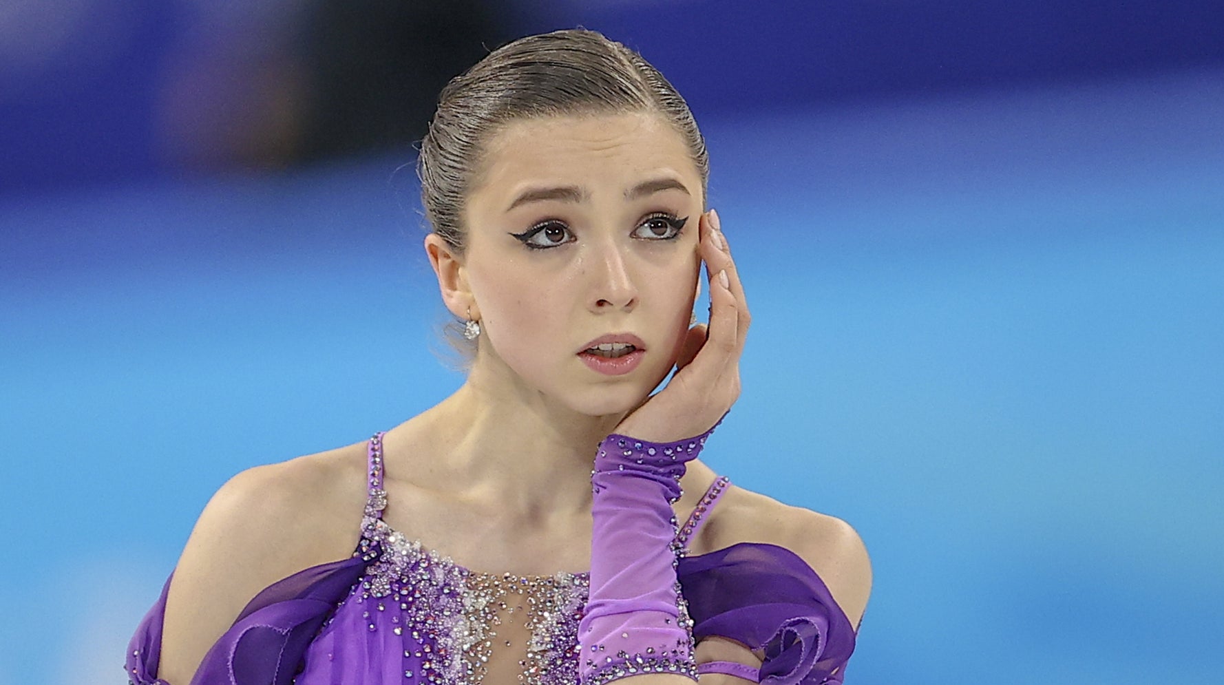 Tara Lipinski And Johnny Weir's Nearly Silent Protest During Kamila Valieva's Skate Said It All - Vimarsana News