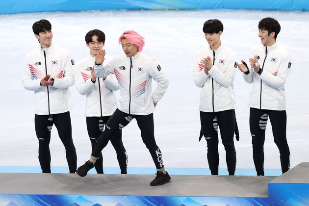 男子5000mリレー韓国チーム 表彰台でbtsを踊る Rmが反応 北京オリンピック ハフポスト日本版 Goo ニュース