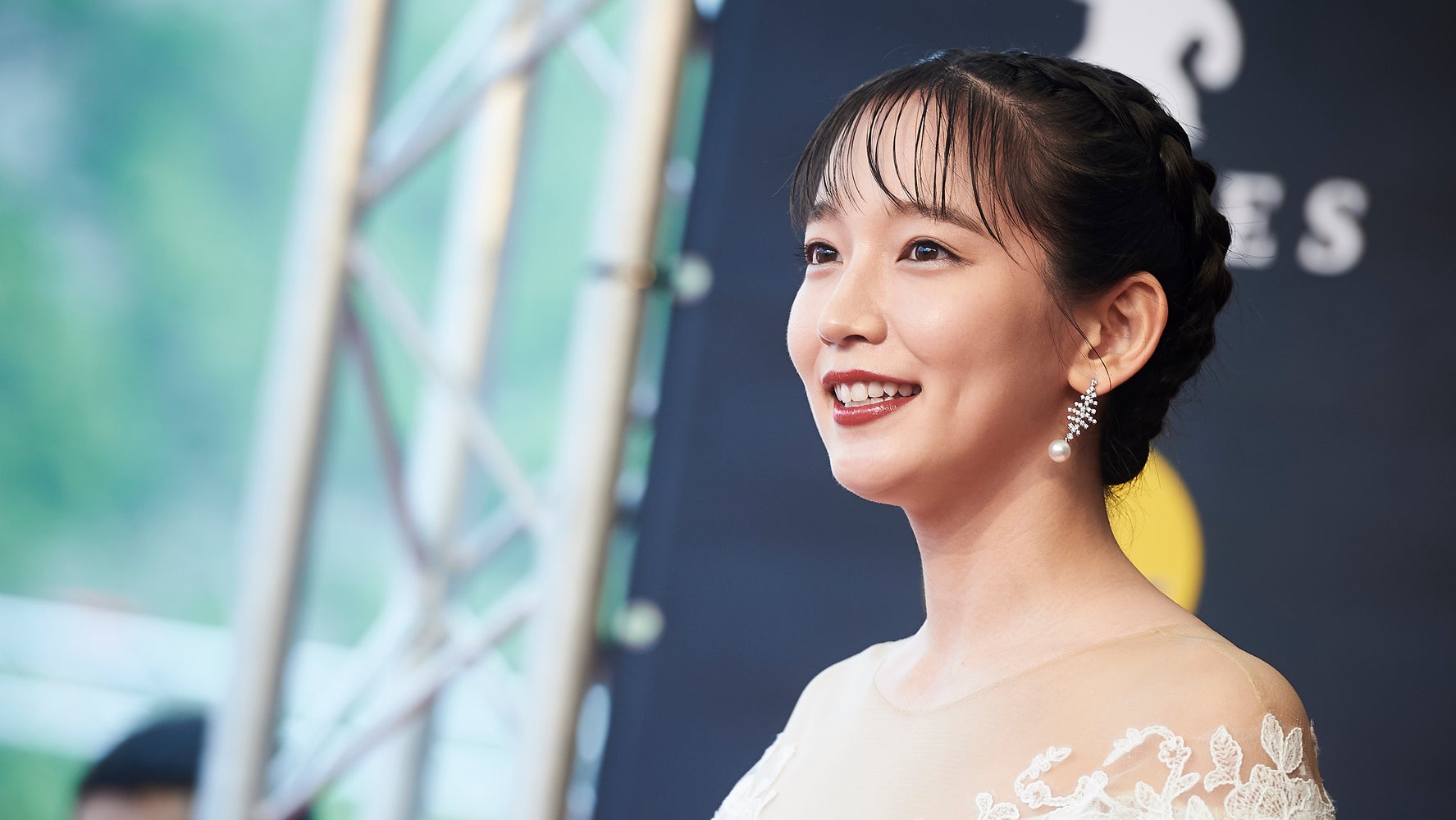 どん兵衛のcm 吉岡里帆さんの どんぎつね がついに消える さよならとか言わないで とネットがざわつく 動画 ハフポスト アートとカルチャー どん兵衛のcm 吉岡里帆さんの どんぎつね がついに消える さよならとか言わないで とネットがざわつく 動画 ハフポスト アートとカルチャー