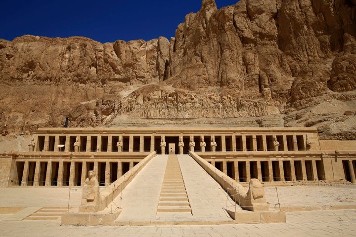 Ο νεκρικός ναός της Χαθεψούτ βρίσκεται στο Ντέιρ ελ-Μπαχάρι στη δυτική όχθη του ποταμού Νείλου στο Λούξορ, Αίγυπτος, Πέμπτη, 11 Ιουνίου 2015.