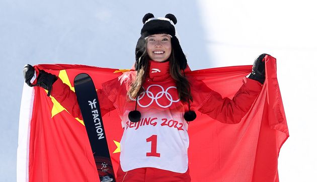La skieuse acrobatique Eileen Gu, sino-américaine, a brillé aux Jeux olympiques de Pékin 2022, remportant...