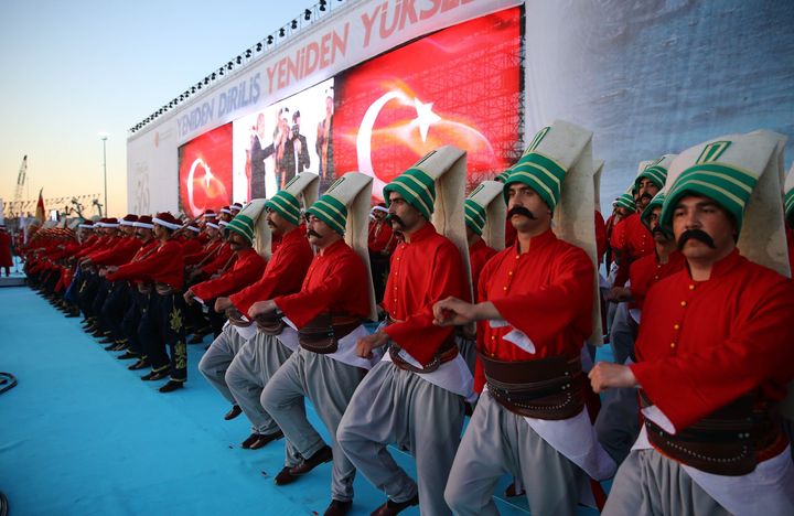 Φωτογραφία αρχείου Τούρκοι ντυμένοι γενίτσαροι γιορτάζουν την Άλωση της Πόλης παρουσία του Ερντογάν