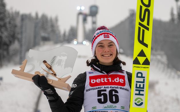 ドイツ・クリンゲンタールで開催されたノルディックスキーのワールドカップ・ジャンプ女子で2位になったシリエ・オプセト選手（2021年12月11日）