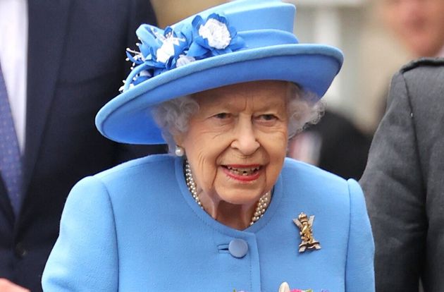 La reine Elizabeth II positive au Covid avec des symptômes