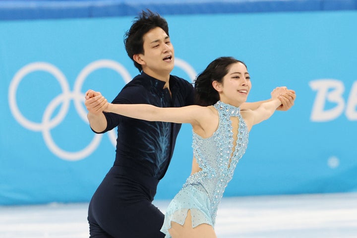 フィギュアスケート・ペアのショートプログラムで演技する三浦璃来(右)、木原龍一ペア=2月18日、中国・北京