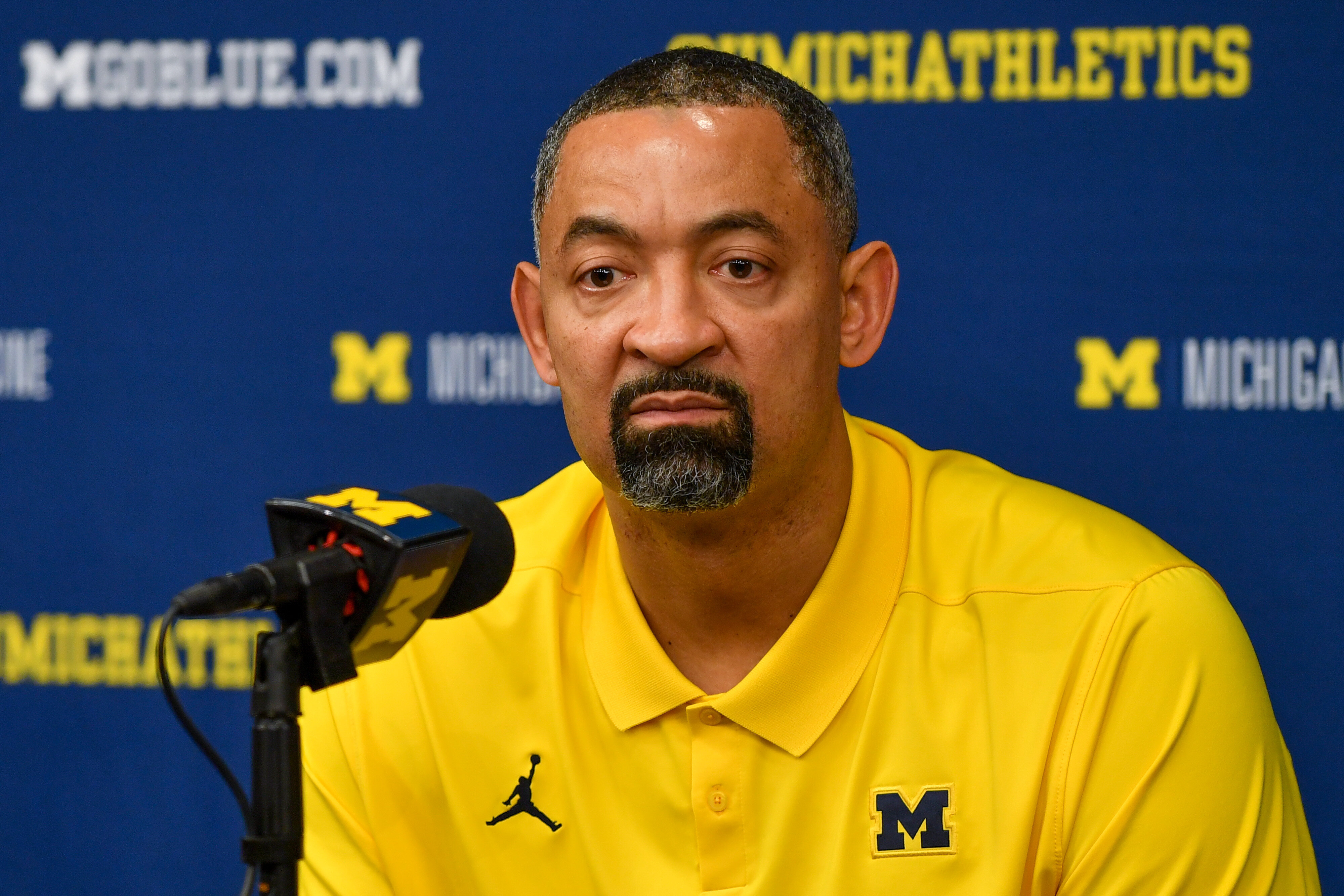 Michigan Basketball Coach Juwan Howard Suspended After Courtside Brawl ...