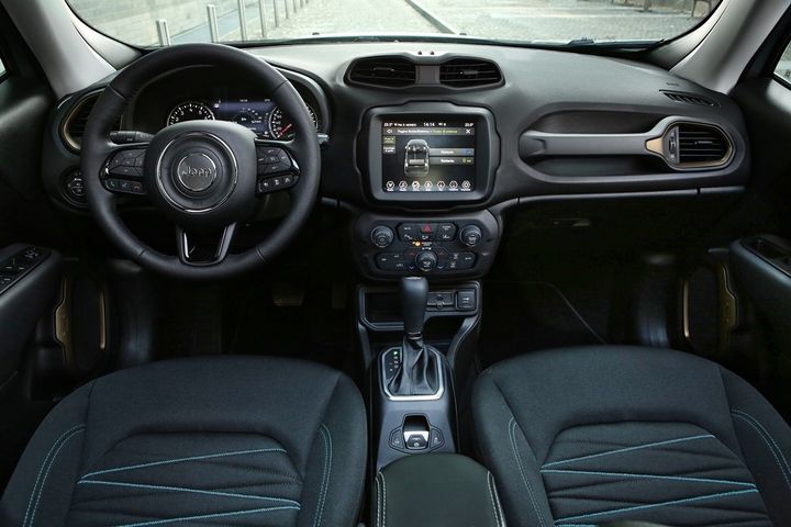 Ο τρόπος οδήγησης των Jeep Renegade και Compass με το σύστημα e-Hybrid