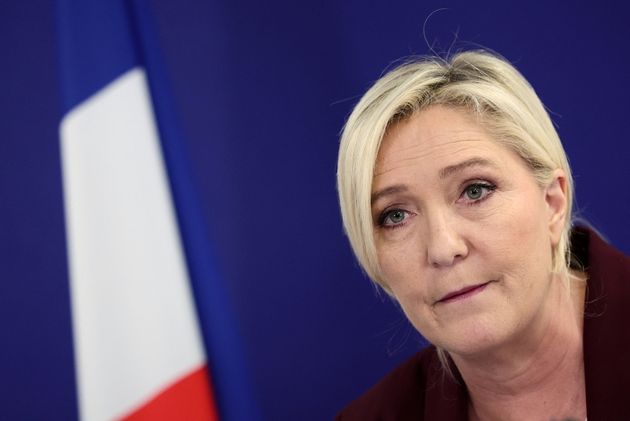 Marine Le Pen photographiée lors d'une conférence de presse à Paris