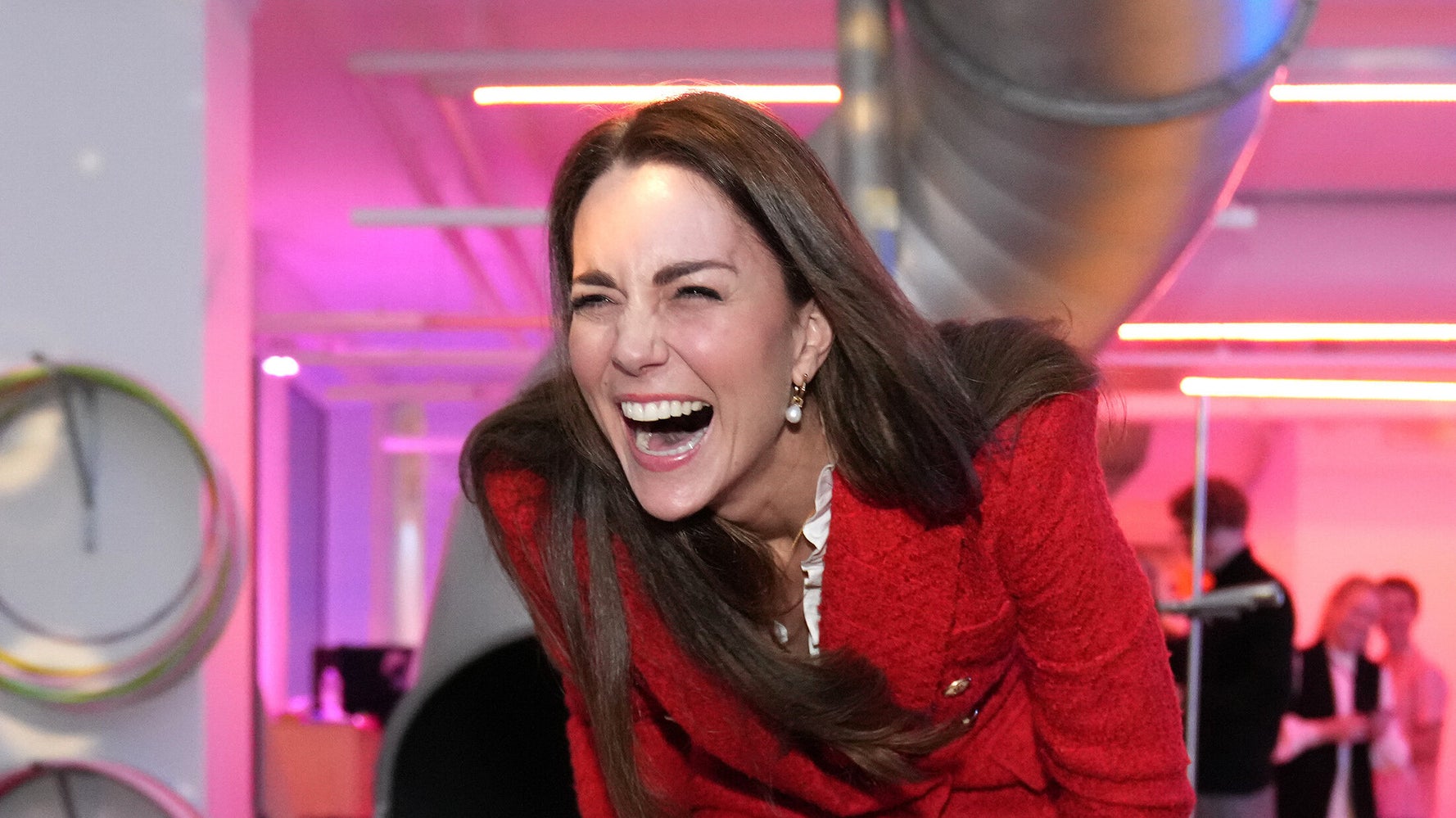 Kate Middleton Pulls Off An Impossibly Graceful Slide Dismount In Heels - Vimarsana News