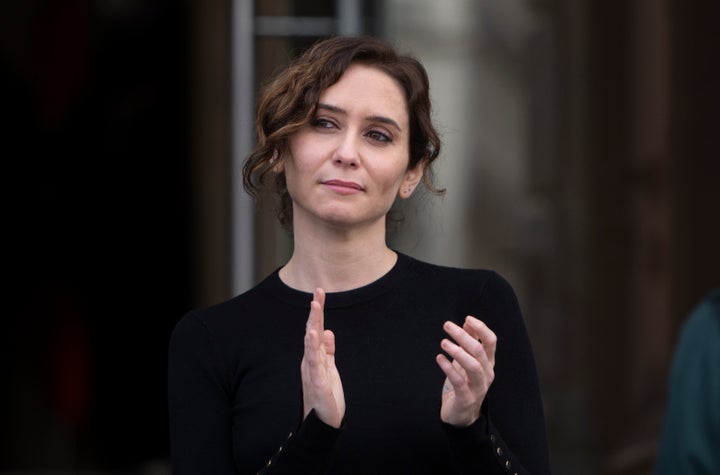 La presidenta de la Comunidad de Madrid, Isabel Díaz Ayuso, durante el minuto de silencia como homenaje a las víctimas del Villa de Pitanxo, el 23 de febrero en Madrid.