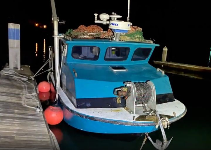 トンプソンさんが乗っていた漁船。現地の海難救助サービス「TowBoatUS Ventura & CI」のインスタグラムより