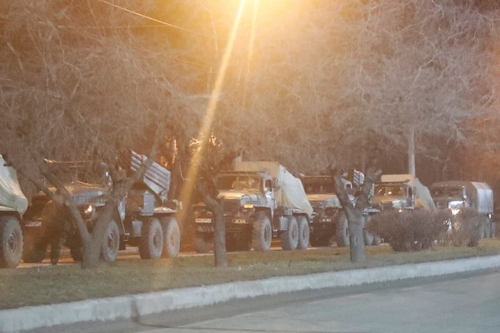 Στρατιωτικά οχήματα στα περίχωρα του Ντόνετσκ, σήμερα τα ξημερώματα.