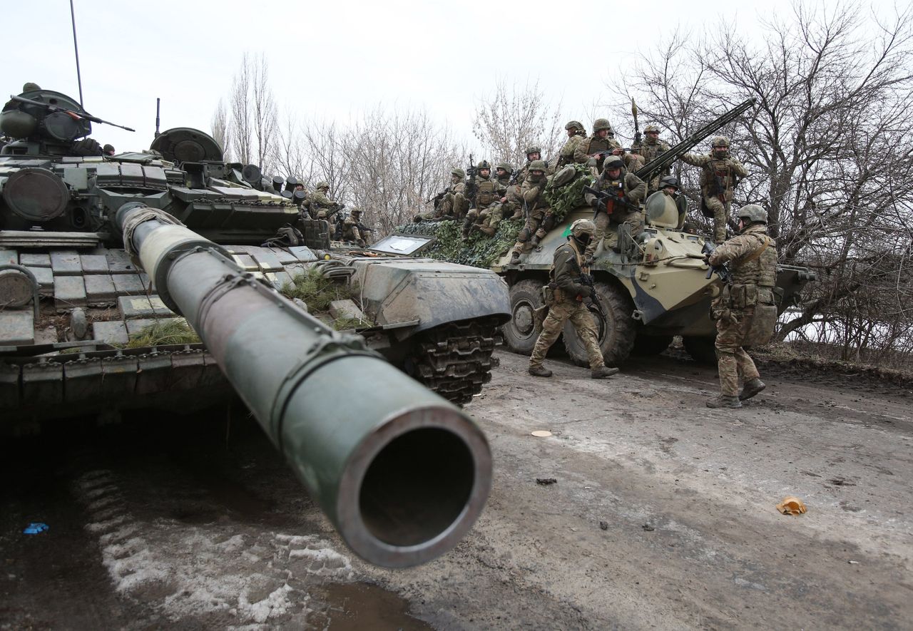 Ukrainian servicemen get ready to repel an attack in Ukraine's Lugansk region.