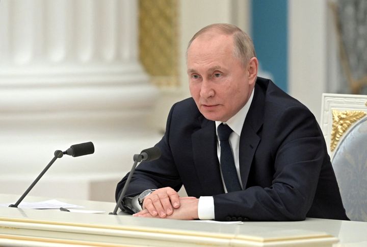 Aπό την συνάντηση του Ρώσου Προέδρου Βλαντιμίρ Πούτιν με τους εκπροσώπους της επιχειρηματικής κοινότητας της Ρωσίας, στο Κρεμλίνο στις 24 Φεβρουαρίου 2022. Sputnik/Aleksey Nikolskyi/Kremlin via REUTERS ATTENTION EDITORS - THIS IMAGE WAS PROVIDED BY A THIRD PARTY.