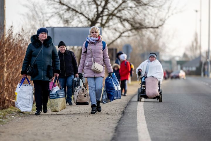 25 Φεβρουαρίου 2022 Εγκαλείποντας την Ουκρανία. Ουκρανοί πολίτες στα σύνορα με την Ουγγαρία. 