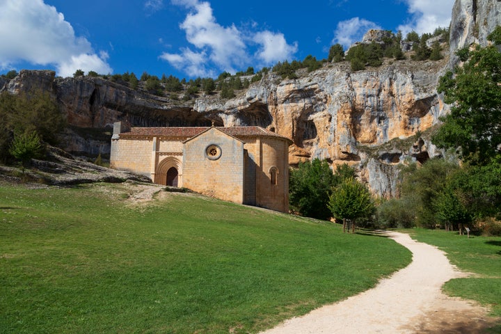 Ermita de San Bartolomé en el cañón del río Lobos.