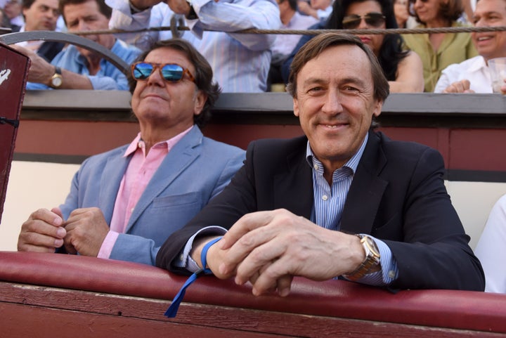 Rafael Hernando, senador del PP, en los toros.