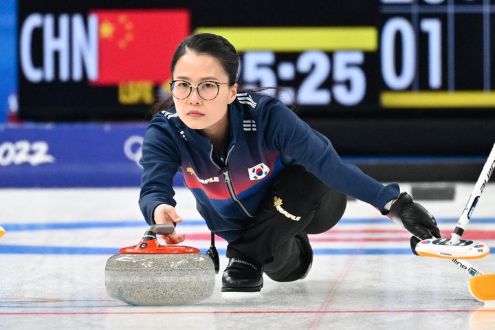 カーリング女子 メガネ先輩 こと韓国代表 キム選手のその後 眼鏡を外して見せた 母の顔 に反響 画像 ハフポスト News カーリング女子 メガネ先輩 こと韓国代表 キム選手のその後 眼鏡を外して見せた 母の顔 に反響 画像 ハフポスト News