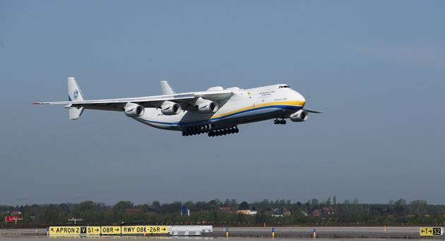 飛行する「An-225 」2020年撮影