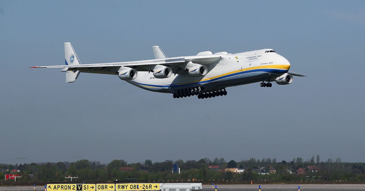 ウクライナ侵攻で世界最大級の飛行機「An-225」が安否不明。巨大すぎて