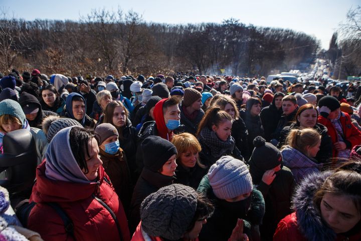 People crowd at the Uzhhorod-Vysne Nemecke checkpoint on the Ukraine-Slovakia border, Zakarpattia Region, western Ukraine. (SerhiiHudak/ Ukrinform/Future Publishing via Getty Images)