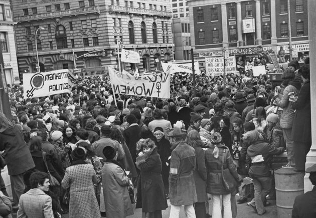 ニューヨークで行われた国際女性デーの行進に、たくさんの人たちが集った（1975年3月8日）