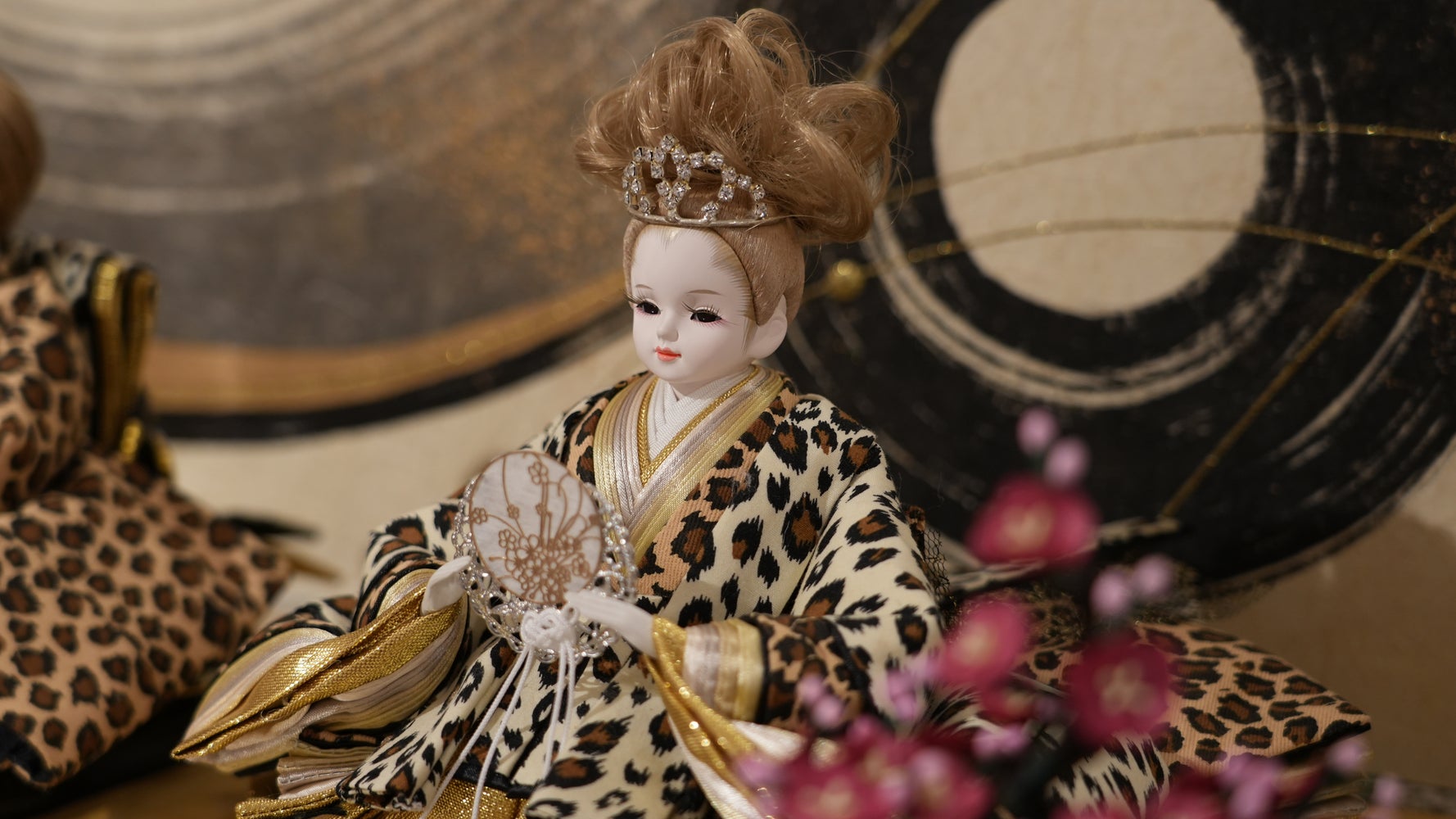 雛人形が進化する理由は 金髪につけまつげ ぽってり唇にドレス 人形師に聞いた ハフポスト アートとカルチャー 雛人形が進化する理由は 金髪につけまつげ ぽってり唇にドレス 人形師に聞いた ハフポスト アートとカルチャー