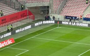 Nice-Versailles en Coupe de France: Un message "Non à la guerre" avant le match