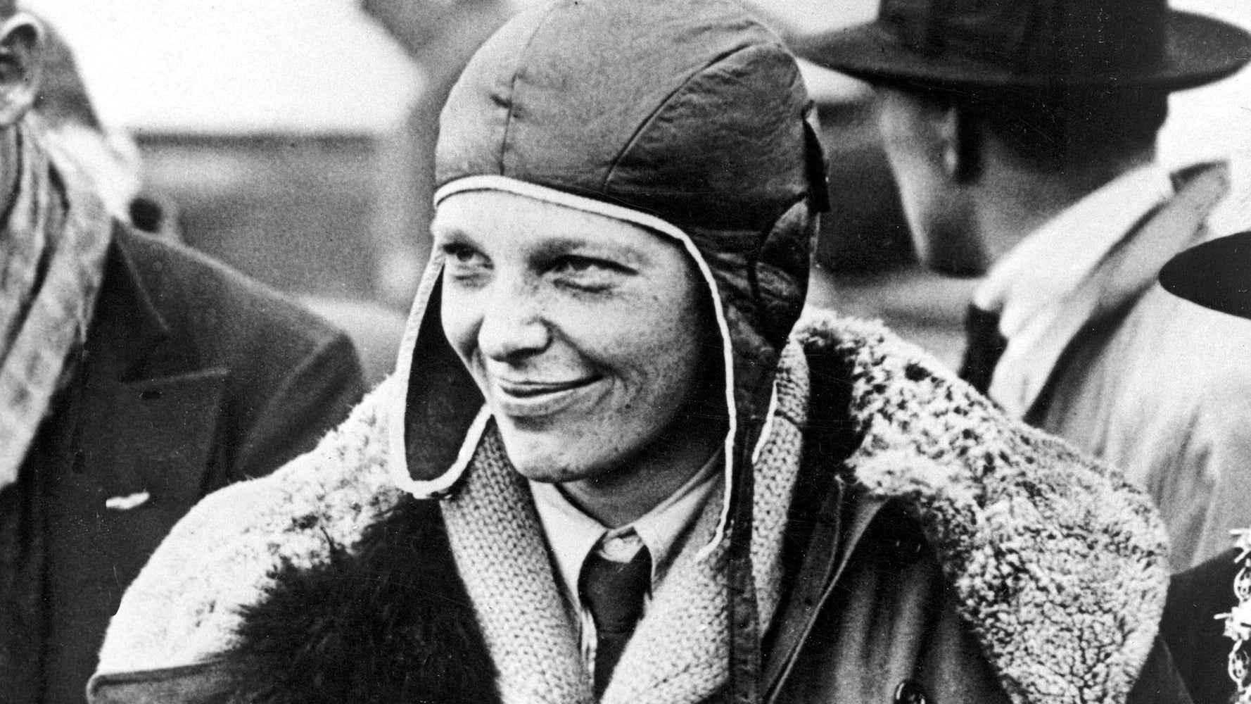 Helmet Worn By Amelia Earhart Sells For $825,000 At Auction - Vimarsana News