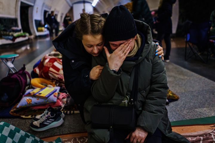 Σε υπόγειο σταθμό το μετρό του Κιέβου που έχει μετατραπεί σε καταφύγιο