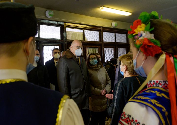Στιγμιότυπο από την επίσκεψη του υπουργού Εξωτερικών Νίκου Δένδια στην Ουκρανία, Δευτέρα 31 Ιανουαρίου 2022. Επίσκεψη στο 8ο Σχολείο Ειδικής Εκμάθησης της Νεοελληνικής Γλώσσας, στον Σαρτανά