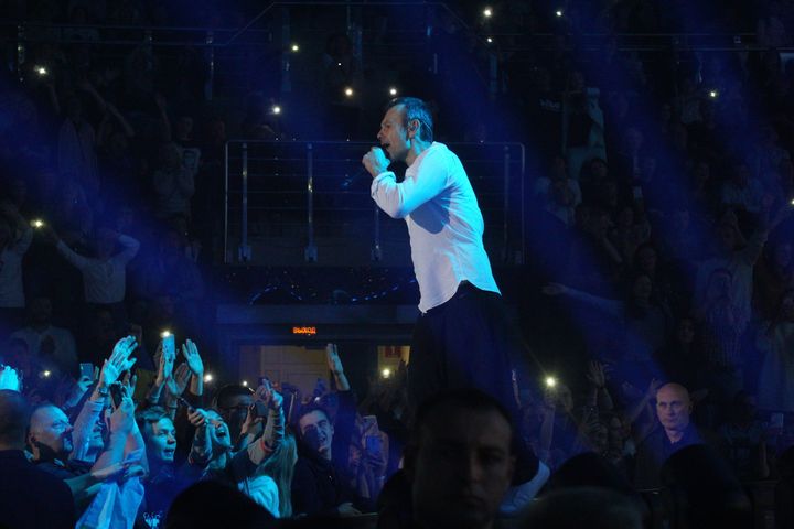 Ο frontman του ουκρανικού συγκροτήματος Okean Elzy Σβιατοσλάβ Βάκαρτσουκ σε συναυλία στο Minsk Arena, στο Μινσκ της Λευκορωσίας, 20 Σεπτεμβρίου 2019.