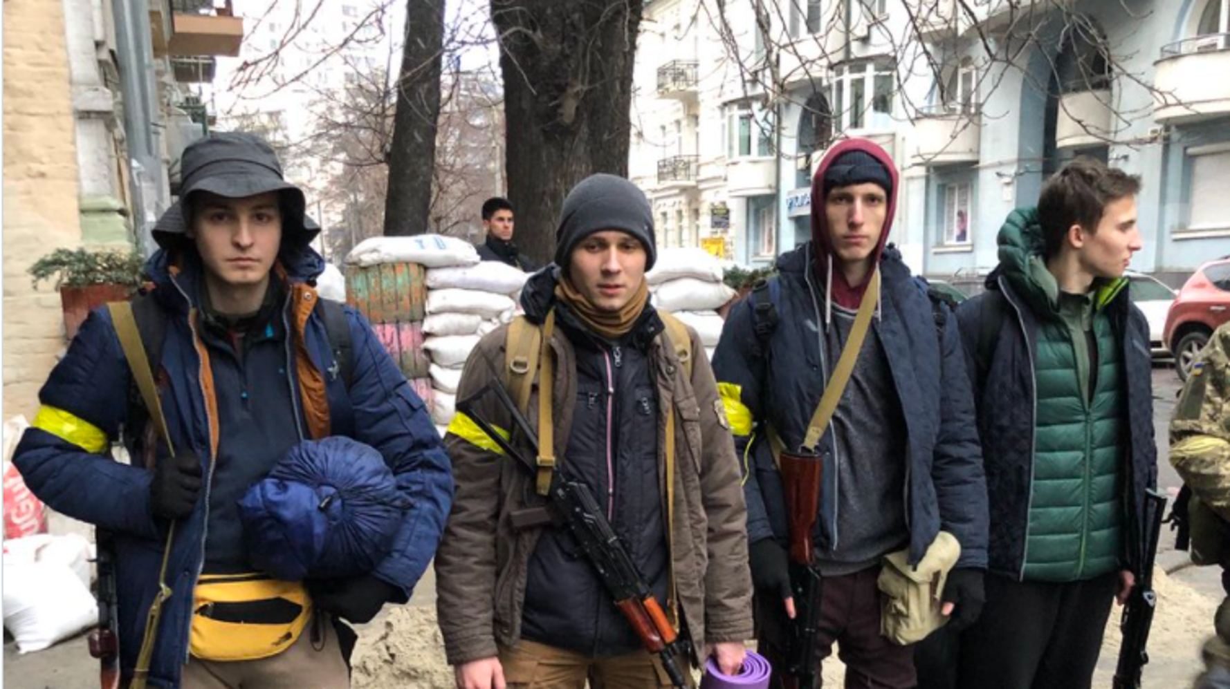 Haunting Photo Of The Ukrainian 18-Year-Olds Volunteering To Fight In Kyiv - Vimarsana News