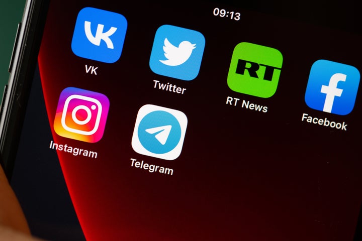 La guerra llega también a las telecomunicaciones
