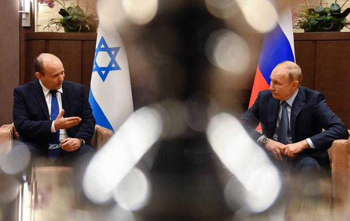 2021 Φωτογραφία αρχείου: Ο πρωθυπουργός του Ισραήλ Ναφτάλι Μπένετ μαζί με τον Ρώσο πρόεδρο Βλάντιμιρ Πούτιν 