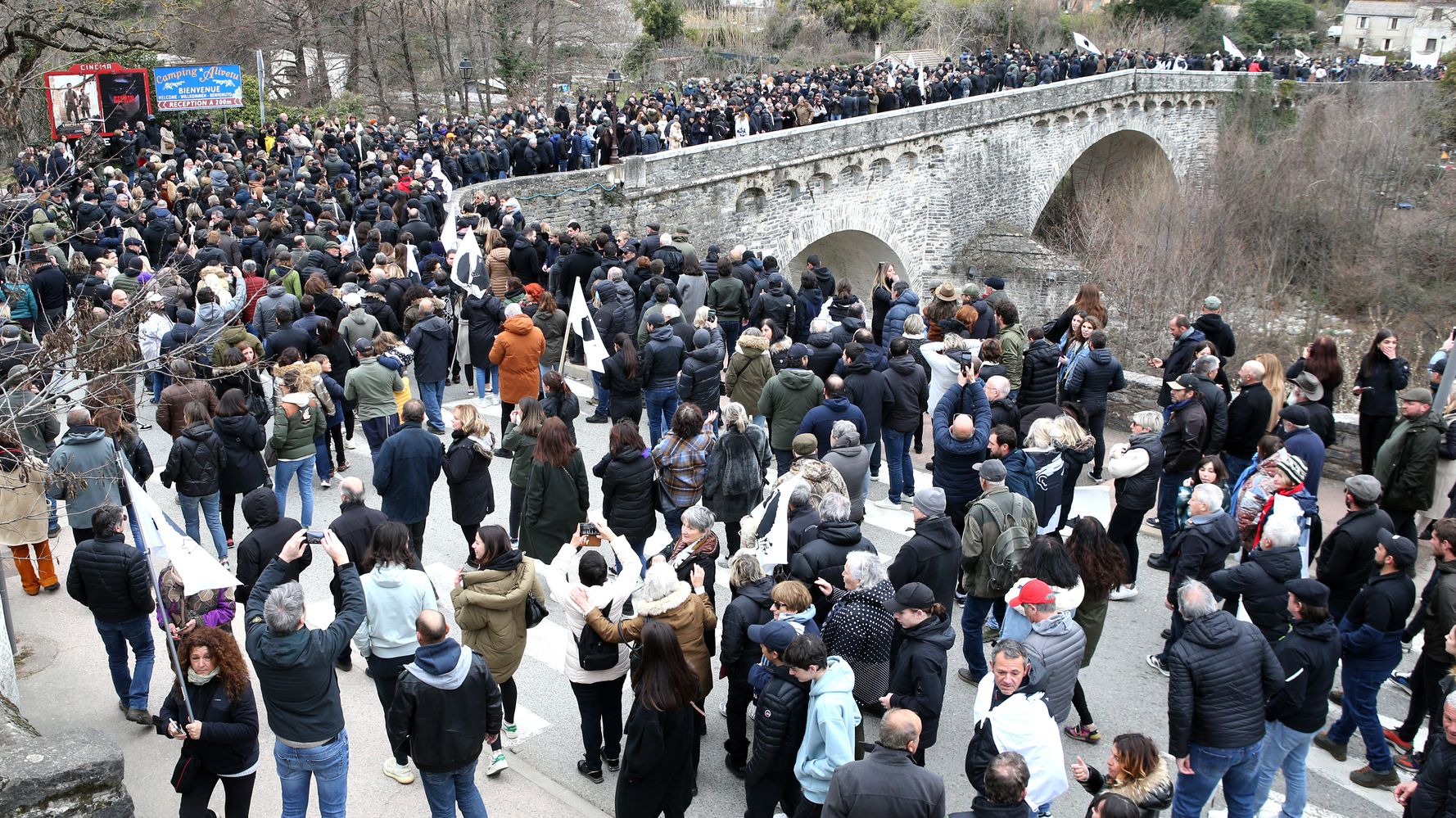 Agression d'Yvan Colonna: à Corte, des milliers de manifestants dans les rues