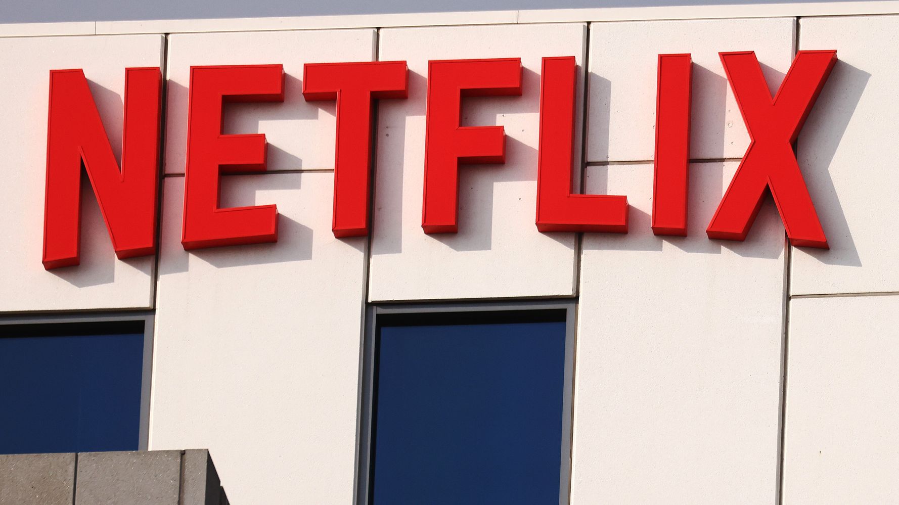 Netflix призупинив роботу в Росії через вторгнення в Україну