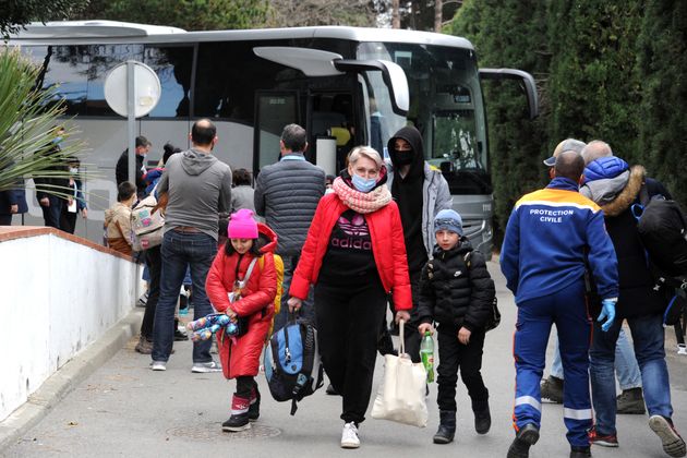 Des réfugiés, en provenance d'Ukraine, sont accueillis à Perpignan, dans le sud...