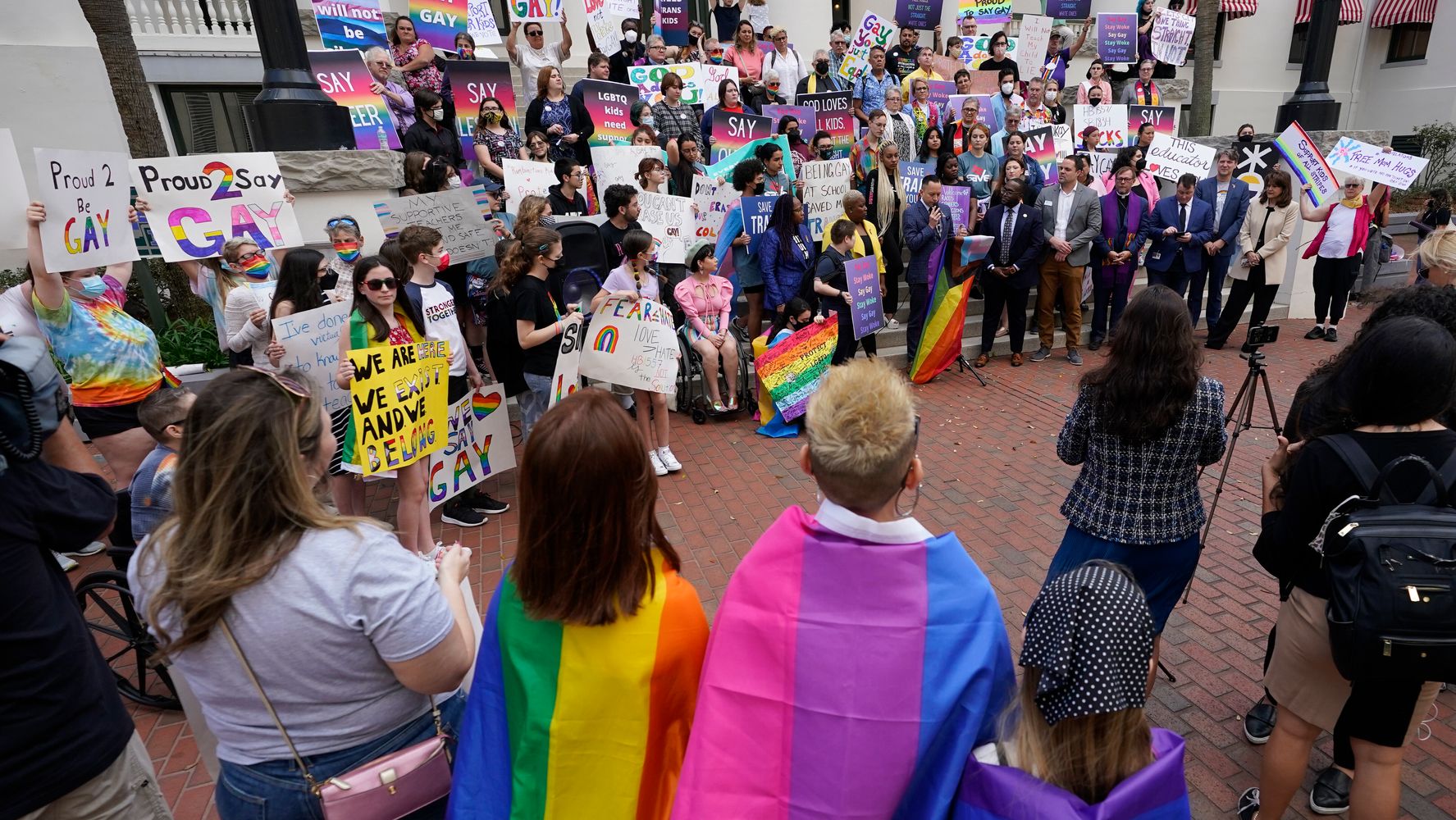 Des étudiants de Floride envahissent le Capitole de l’État avant le débat sur le projet de loi “Ne dites pas gay”