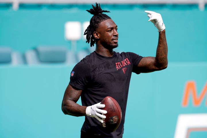 Atlanta Falcons wide receiver Calvin Ridley during the game between the Atlanta Falcons and the Miami Dolphins on October 24, 2021 at Hard Rock Stadium in Miami Gardens, Florida.