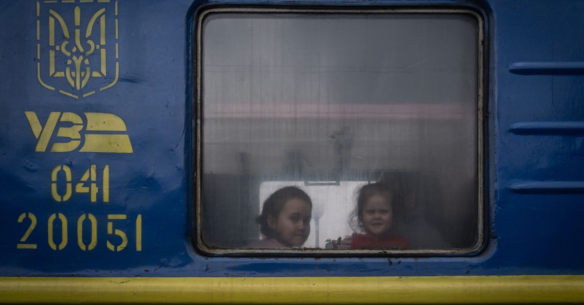 Photo of „Hrdina“ ukrajinský chlapec podniká samostatnú cestu na Slovensko po 11 700 míľovej ceste